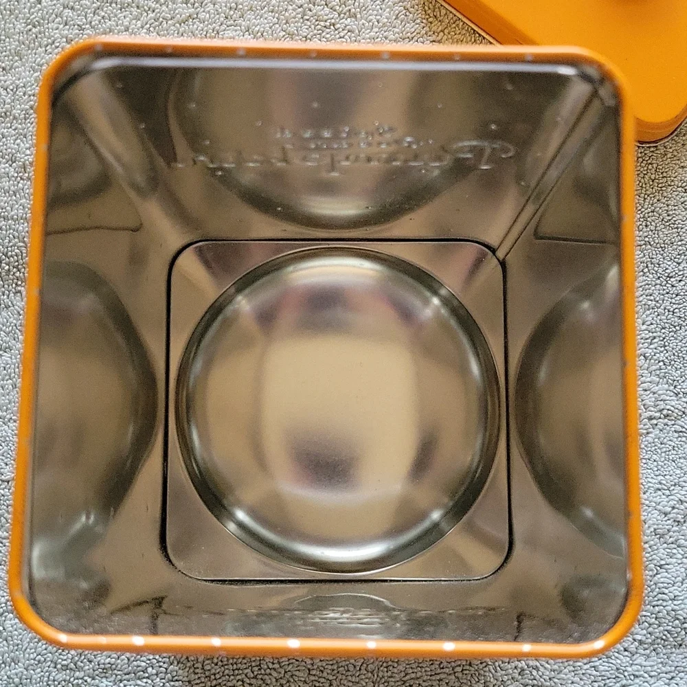 Williams-Sonoma metal tin